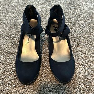 Anne Klein Sport navy blue wedge dress shoes. Size 8